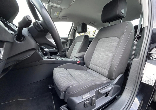 Volkswagen Passat cena 92900 przebieg: 129436, rok produkcji 2020 z Józefów małe 781